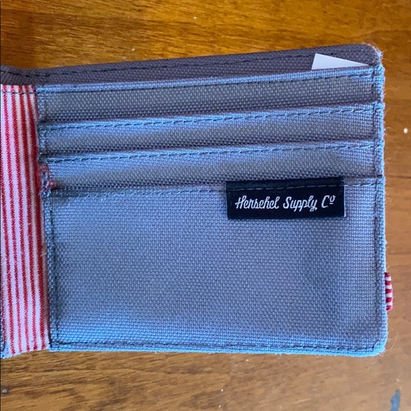 Grey Herschel and Co. wallet - Picture 3 of 7